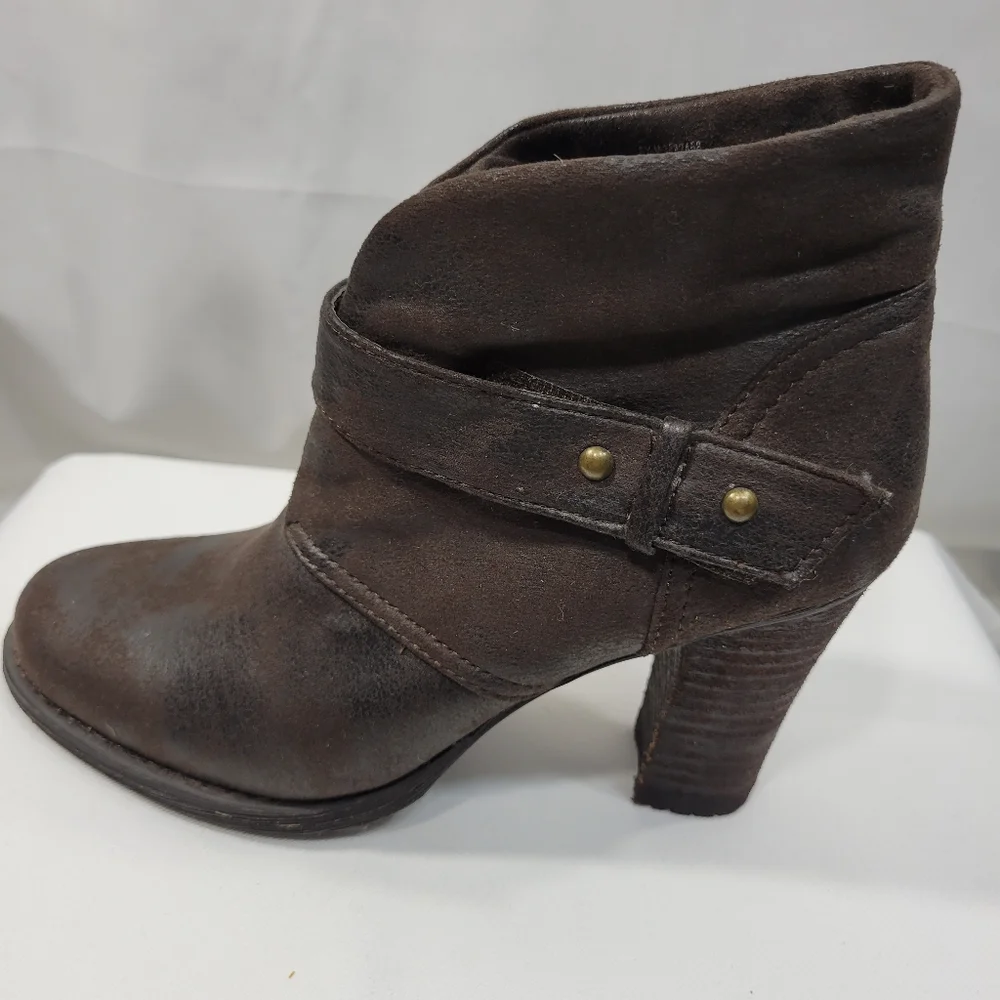 Crown Vintage Brown Pull On Heeled Booties Size 6.5M